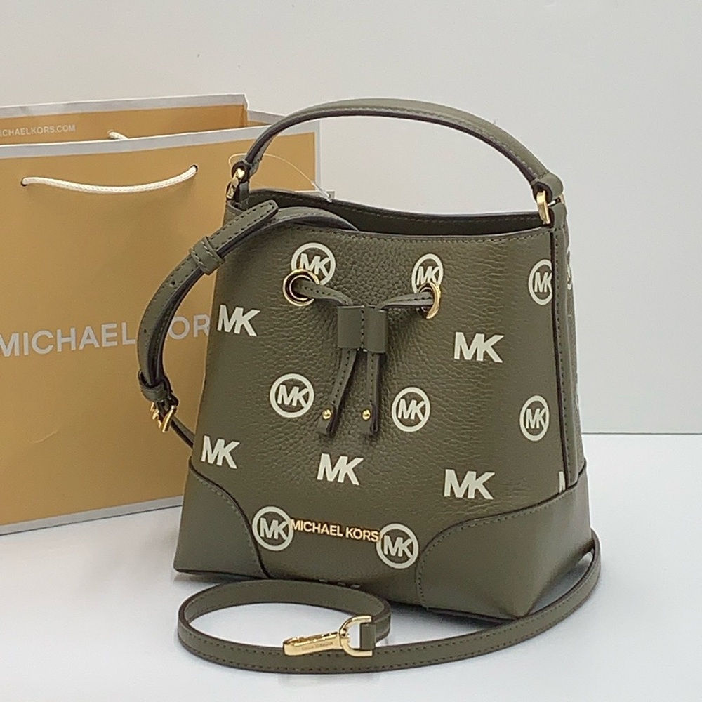 MICHAEL KORS
Mercer Small Logo Embossed Leather Bucket Bag
COLOR OLIVE
NWT - Picture 11 of 16